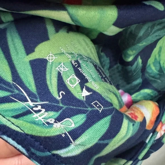 Gottex Hawaiian print golf tennis top (Medium)  and skort (Small) set - Picture 5 of 6